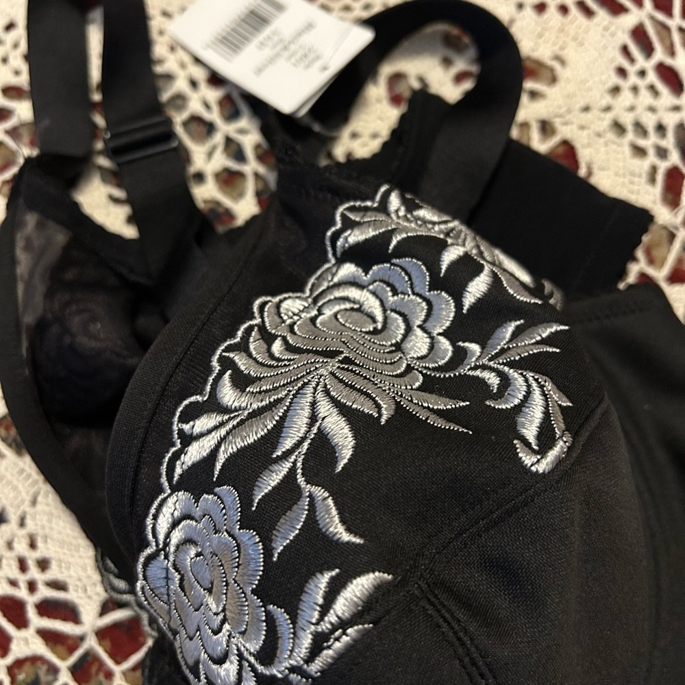 Elila Black Bra with White Floral Design - Picture 2 of 5